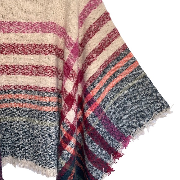 NEW Tara Cozy Boho Plaid Turtleneck Pullover Poncho Fringe - Picture 5 of 14